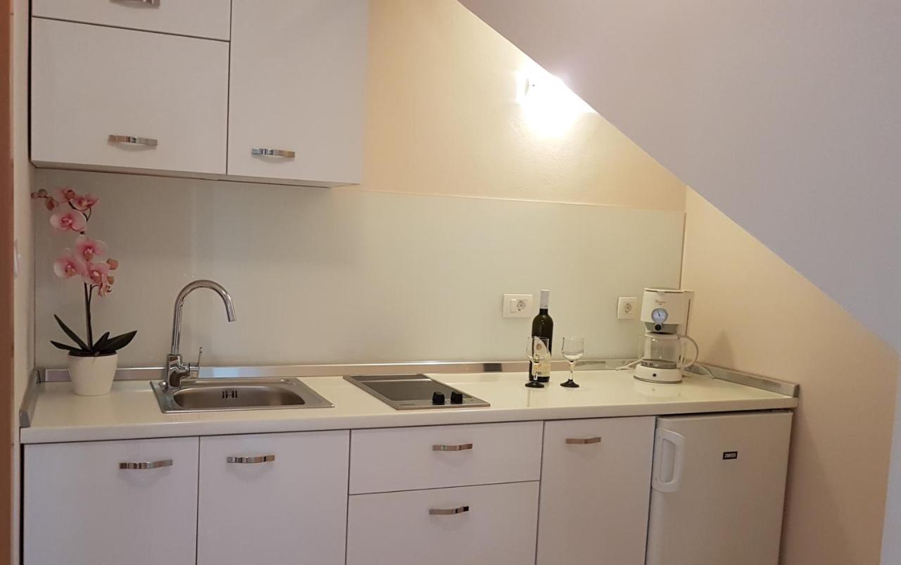 Apartmani Diva Малинска Экстерьер фото