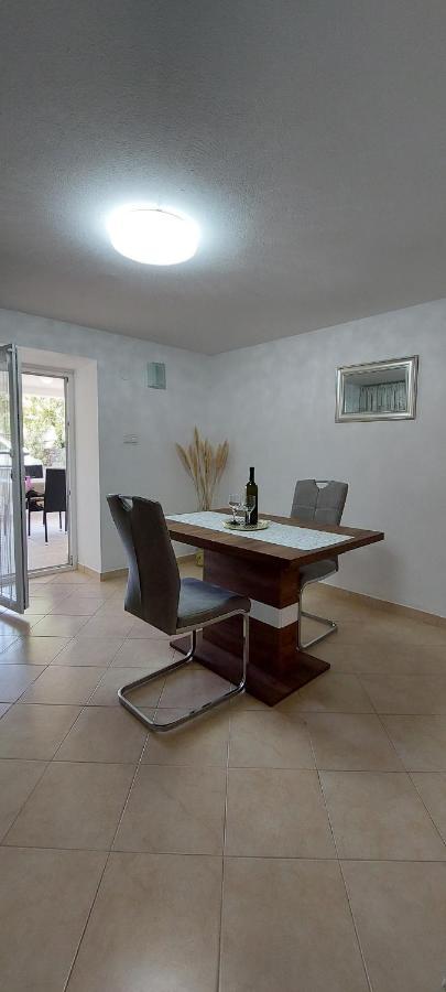 Apartmani Diva Малинска Экстерьер фото